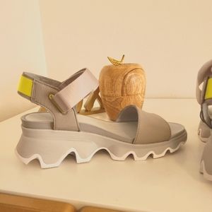 Sorel Kinetic Sandal Size 8
